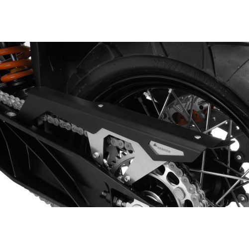 01-371-5045-0 Protector de cadena anodizado negro, para KTM 1050 Adventure/ 1090 Adventure/ 1290 Super Adventure (-2020)/ 1190 Adventure/ 1190 Adventure R